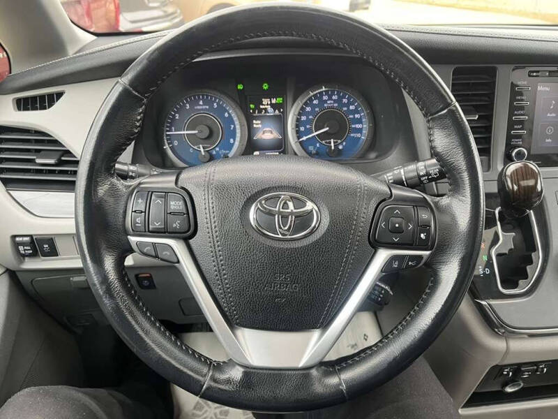 2019 Toyota Sienna XLE 8-Passenger
