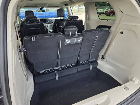 2017 Chrysler Pacifica Touring-L Plus