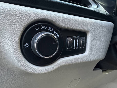 2020 Chrysler Voyager LXi