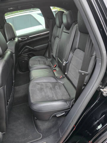 2017 Porsche Cayenne Platinum Edition