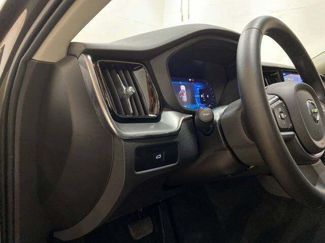 2025 Volvo XC60 B5 Core Dark Theme