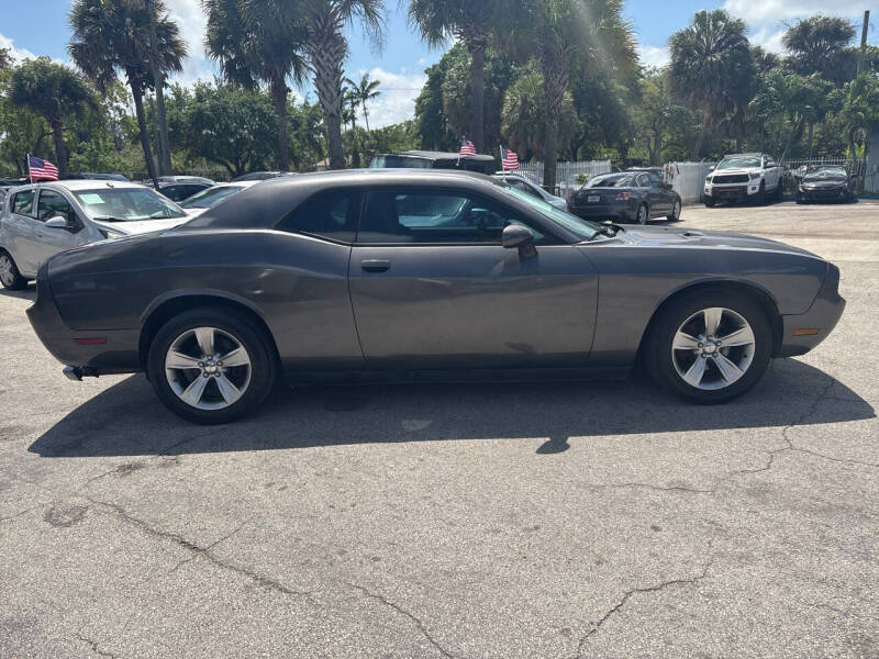 2014 Dodge Challenger SXT