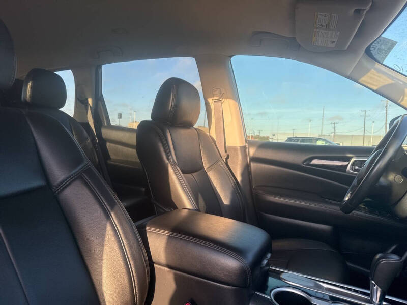 2020 Nissan Pathfinder SV