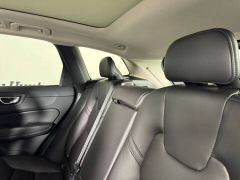 2024 Volvo XC60 B5 Core Dark Theme