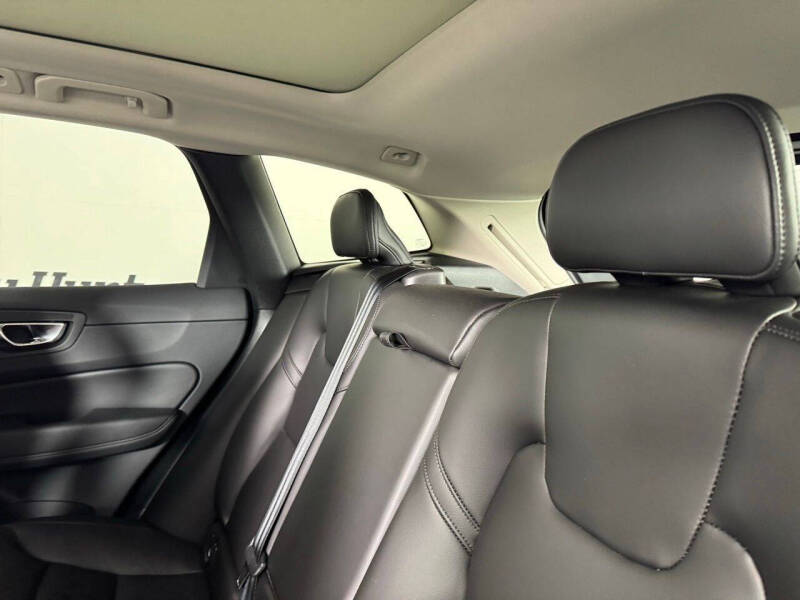 2024 Volvo XC60 B5 Core Dark Theme