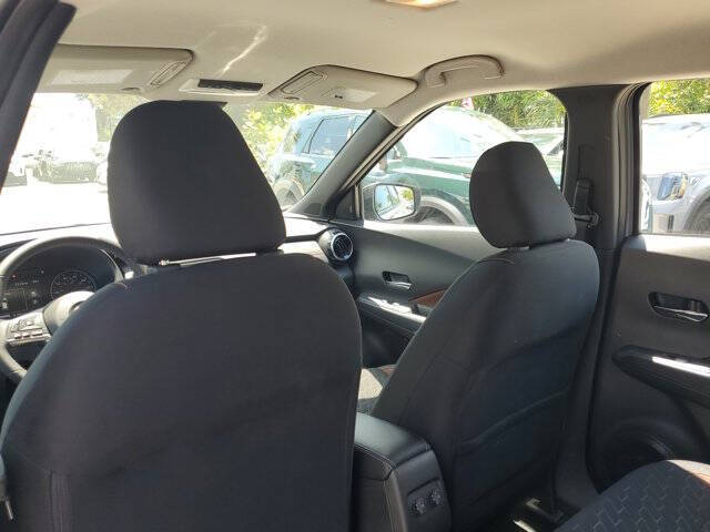 2023 Nissan Kicks SR