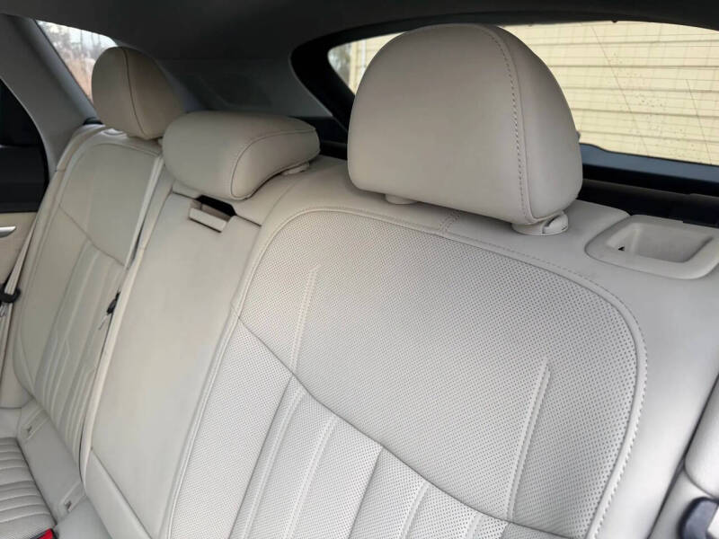 2019 Audi e-tron quattro Prestige