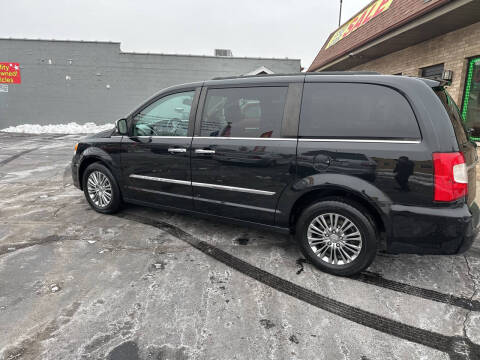 2014 Chrysler Town and Country Touring-L