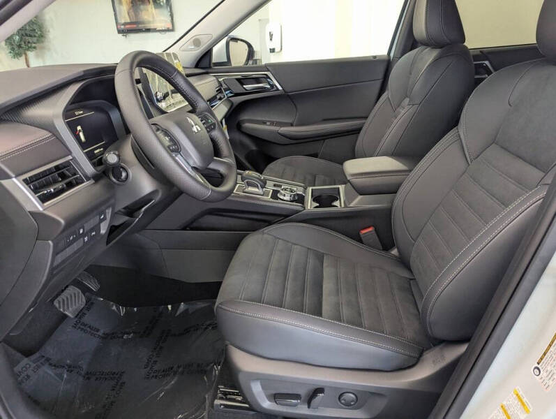 2025 Mitsubishi Outlander PHEV SE