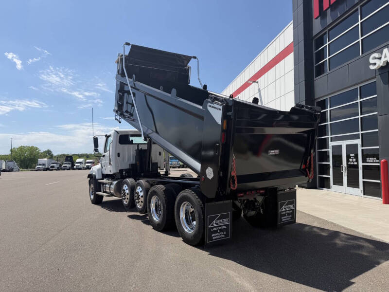 2027 Freightliner 114 SD