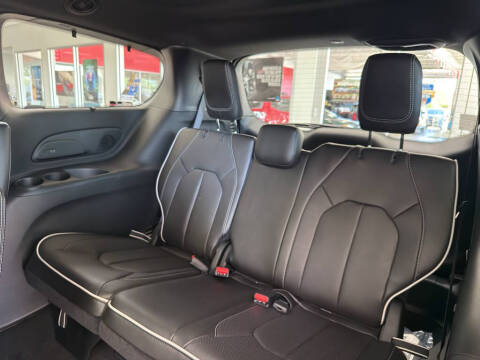 2027 Chrysler Pacifica Limited