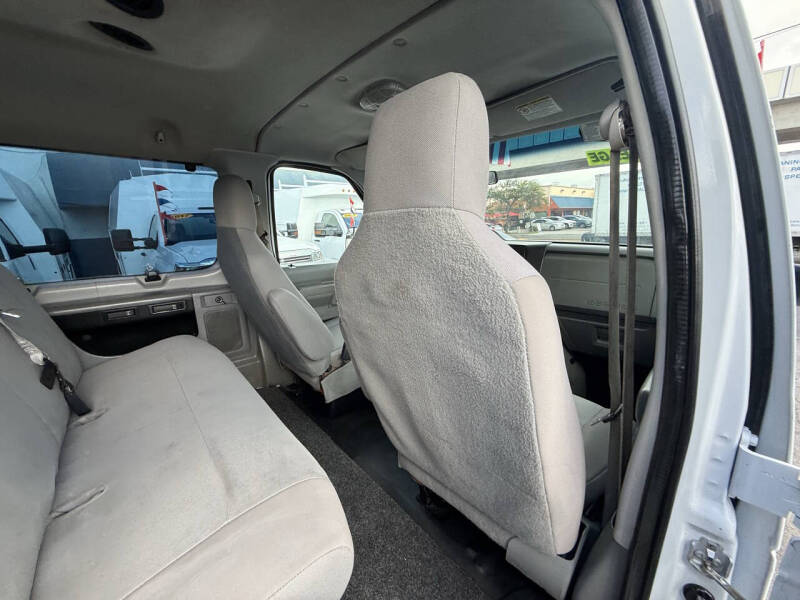 2012 Ford E-350