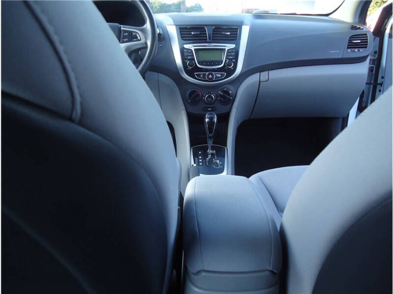 2013 Hyundai Accent SE