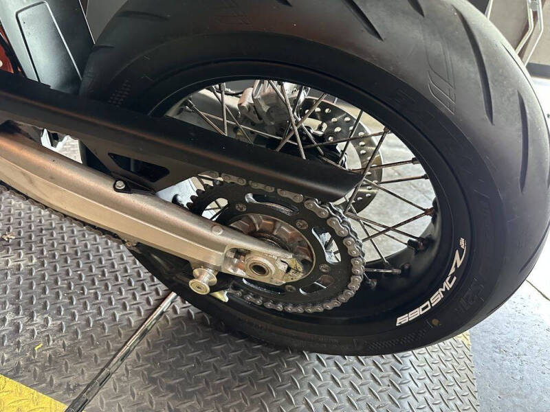 2019 KTM 690 SMC R