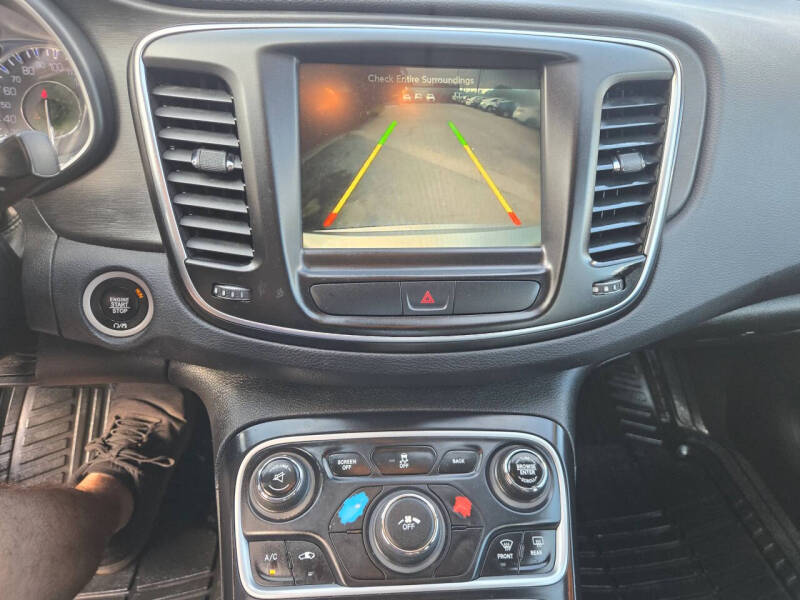 2017 Chrysler 200 Limited Platinum