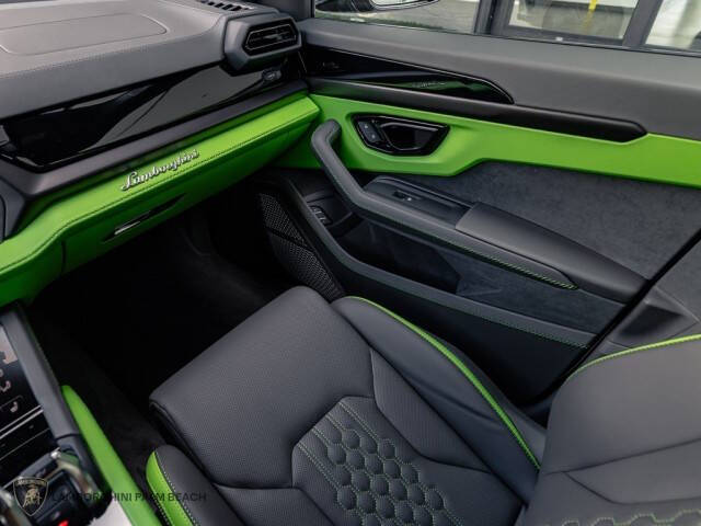 2025 Lamborghini Urus SE