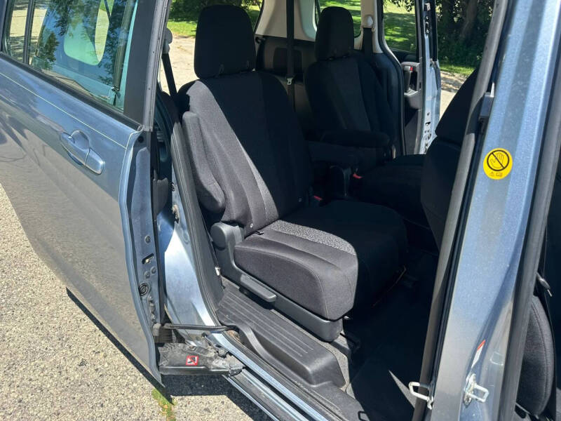 2012 Mazda MAZDA5 Sport