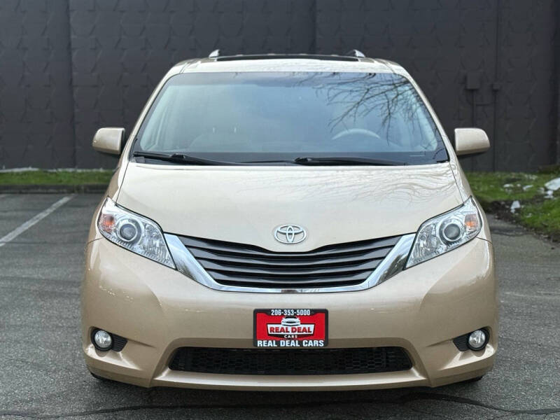 2014 Toyota Sienna XLE 8-Passenger
