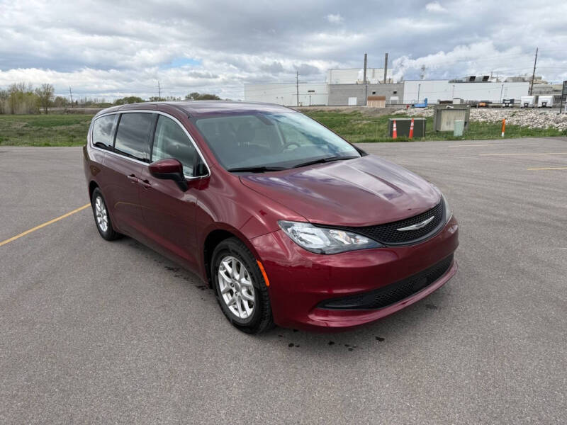 2022 Chrysler Voyager LX