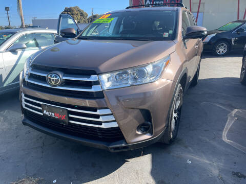 2019 Toyota Highlander for sale at Auto Max of Ventura in Ventura CA