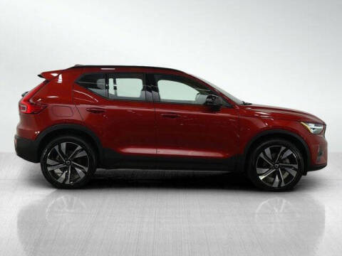 2023 Volvo XC40 B5 Ultimate Dark Theme