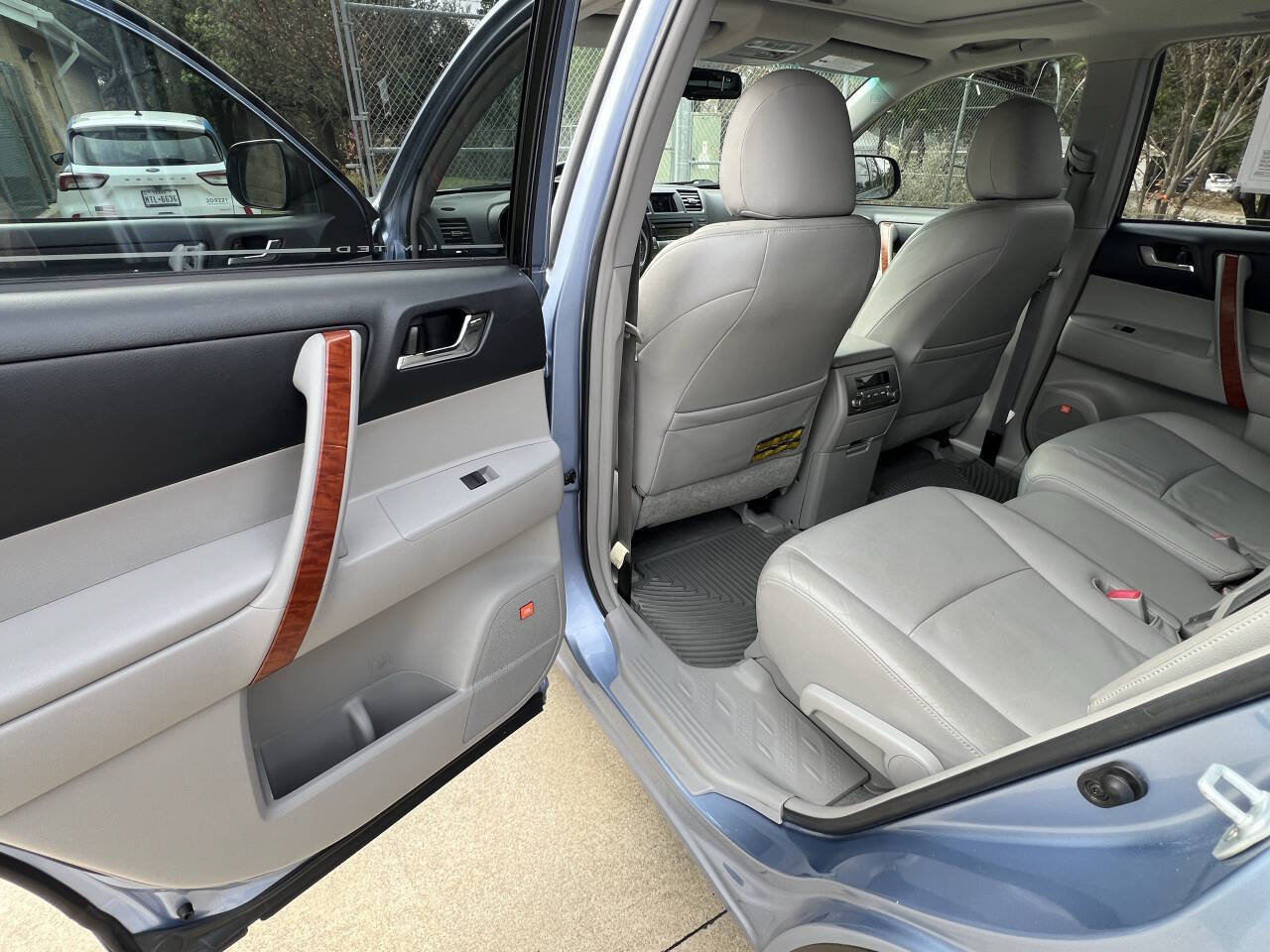 Used Car 2010 Toyota Highlander  Limited 4dr Suv For Sale Under $12,000 In Austin, Texas