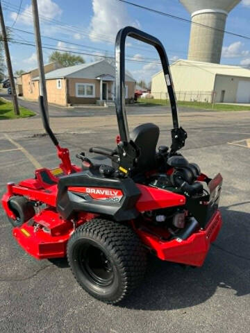 2025 Gravely PRO TURN 352 52"