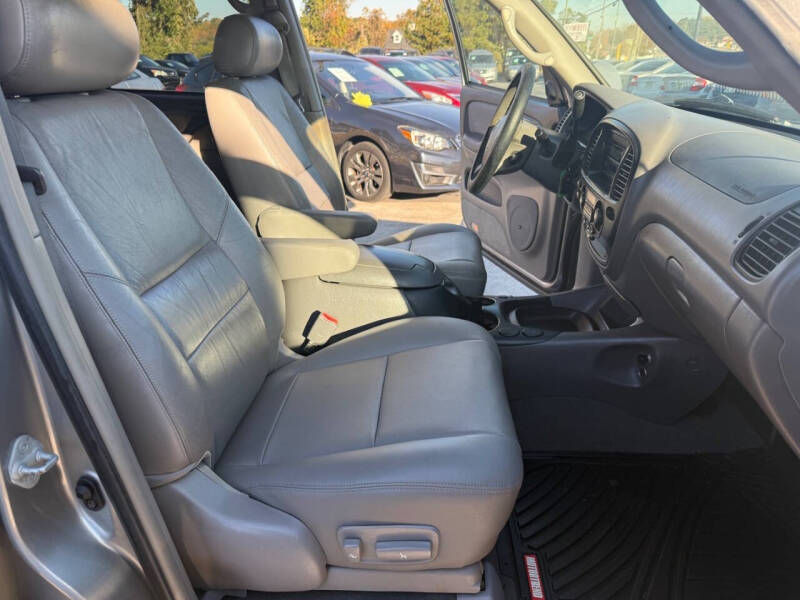 2004 Toyota Sequoia SR5