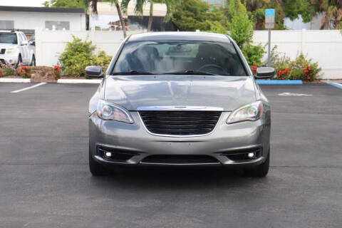2013 Chrysler 200 Touring