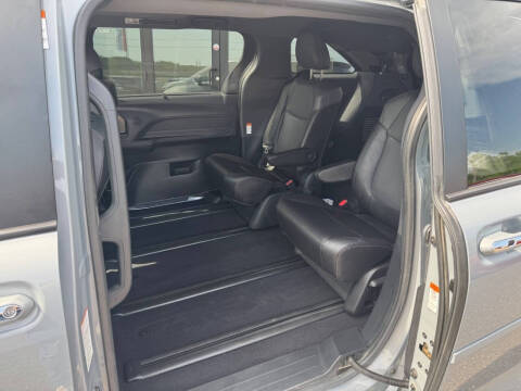 2023 Toyota Sienna Woodland Edition