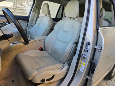 2016 Volvo XC90 T8 eAWD Momentum