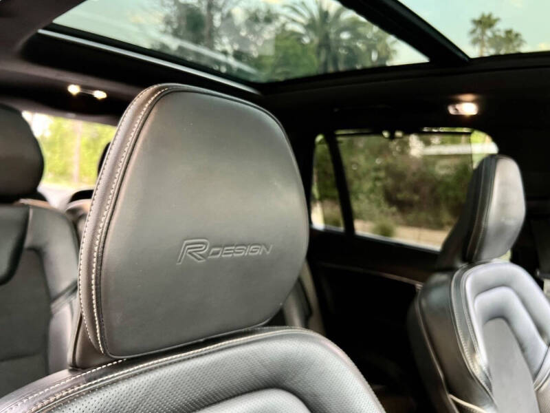 2019 Volvo XC90 T8 eAWD R-Design
