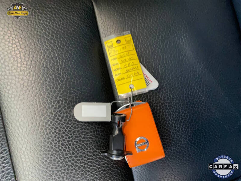 2024 Volvo S60 B5 Plus Dark Theme