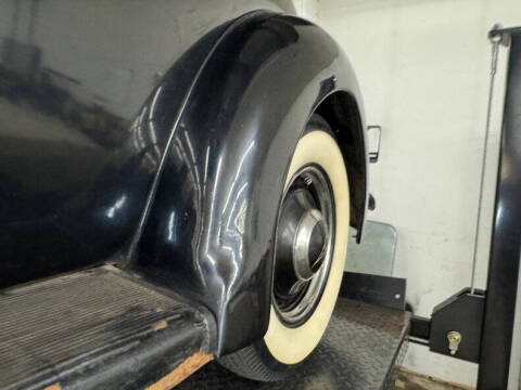 1937 Ford Deluxe