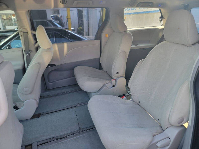 2011 Toyota Sienna Base 7-Passenger