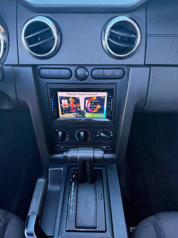 2006 Ford Mustang V6 Deluxe