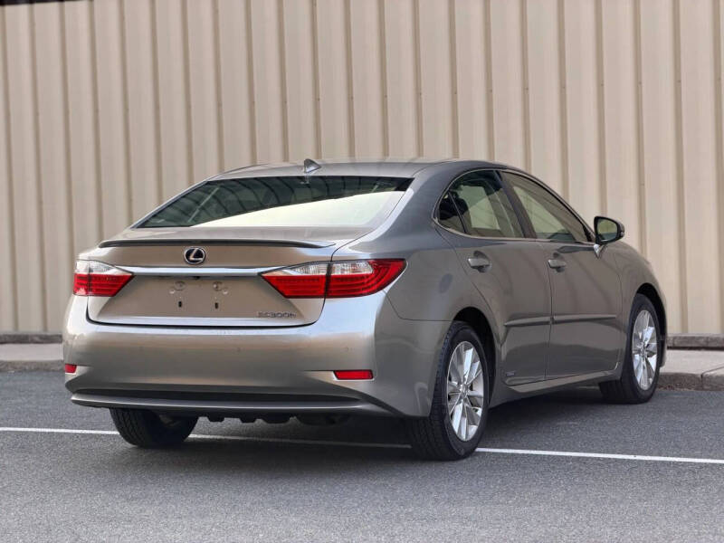 2015 Lexus ES 300h
