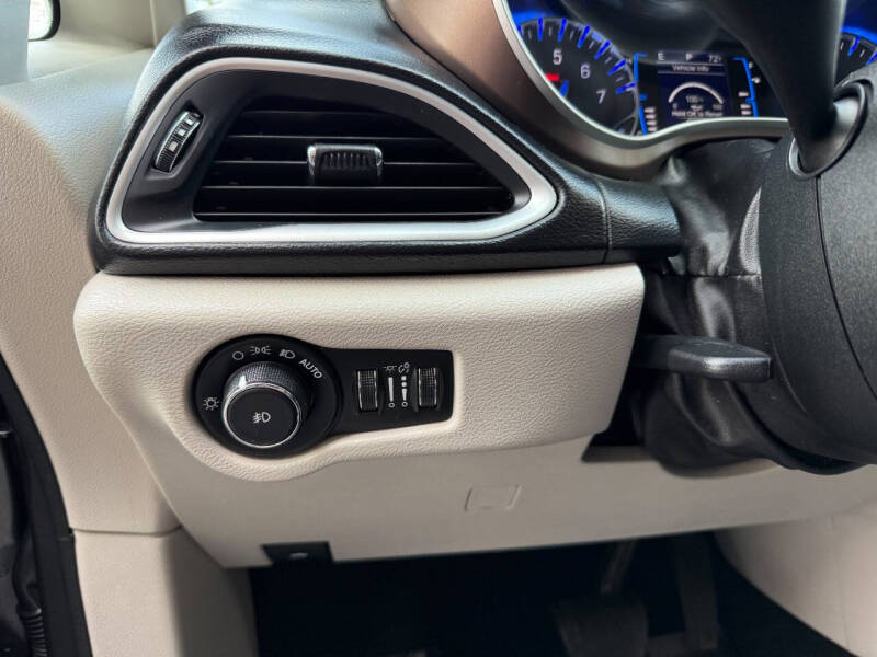 2017 Chrysler Pacifica Touring-L