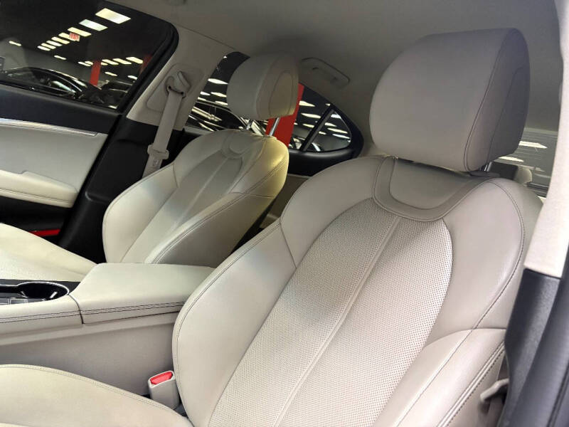 2021 Genesis G70 2.0T