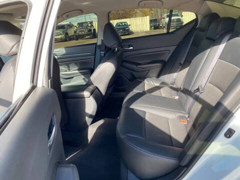 2022 Nissan Altima 2.5 SR