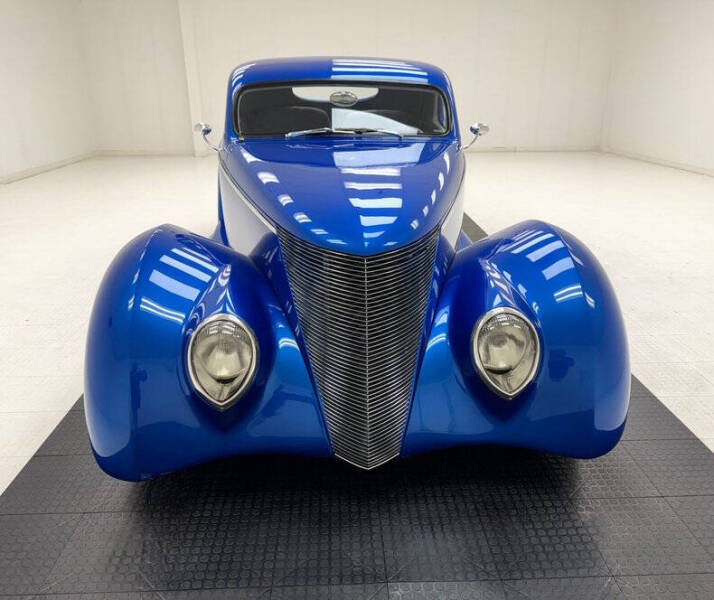 1937 Ford Deluxe