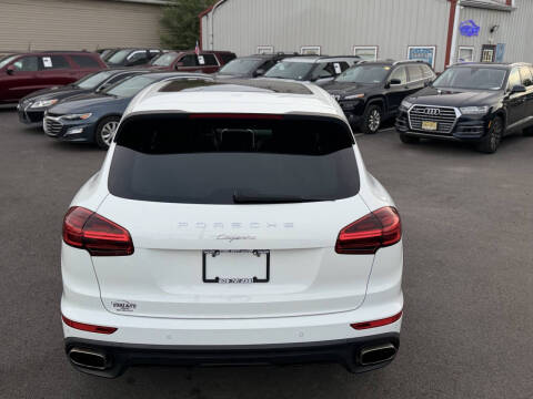 2017 Porsche Cayenne Platinum Edition