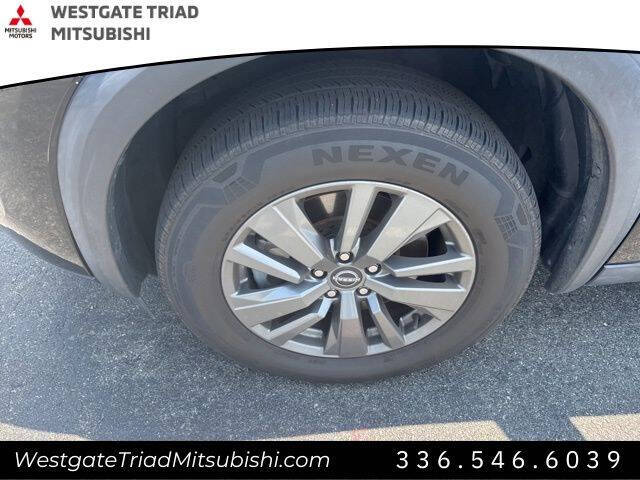 2022 Nissan Pathfinder SV