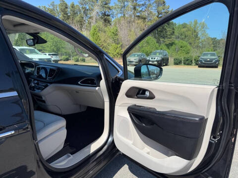 2017 Chrysler Pacifica Touring-L