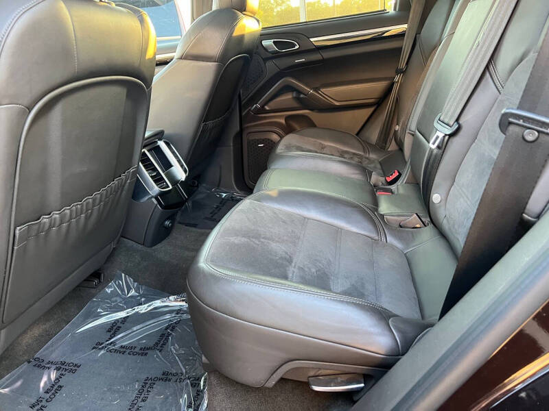 2017 Porsche Cayenne Platinum Edition