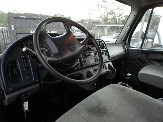 2013 Freightliner M2 106