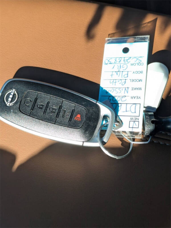 2025 Nissan Pathfinder Platinum