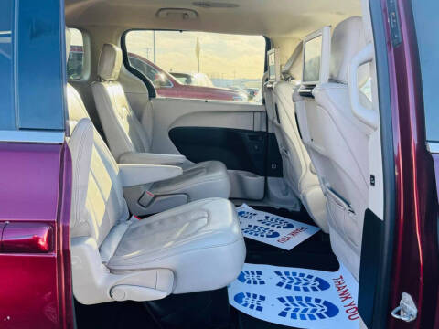 2017 Chrysler Pacifica Touring-L Plus