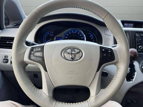 2014 Toyota Sienna XLE 8-Passenger