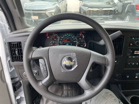 2025 Chevrolet Express 2500